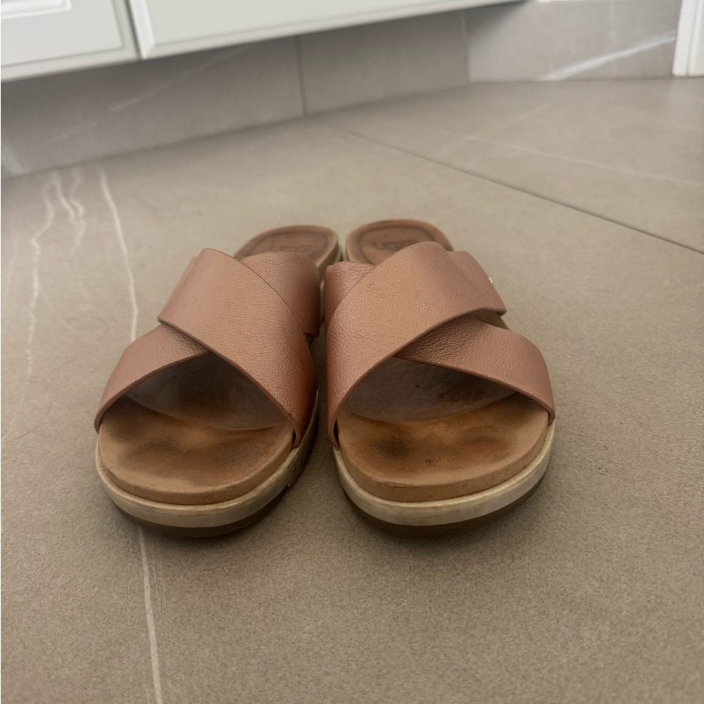 UGG Sandals (rose gold)